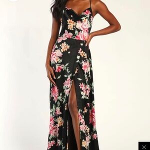 Lulus maxi dress size small